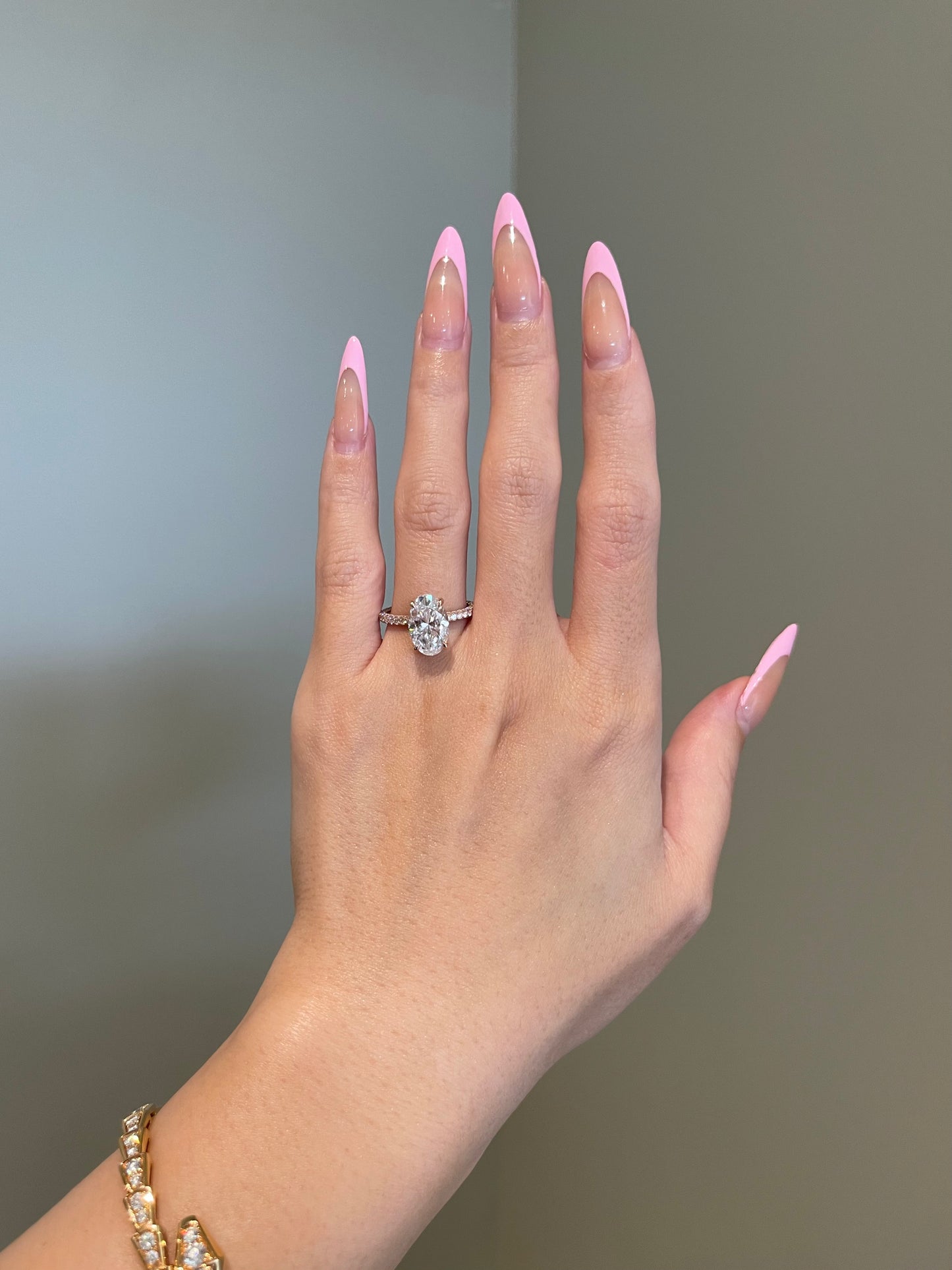 The SHY Signature Ring, 3.5 Carat, Oval, Brilliant