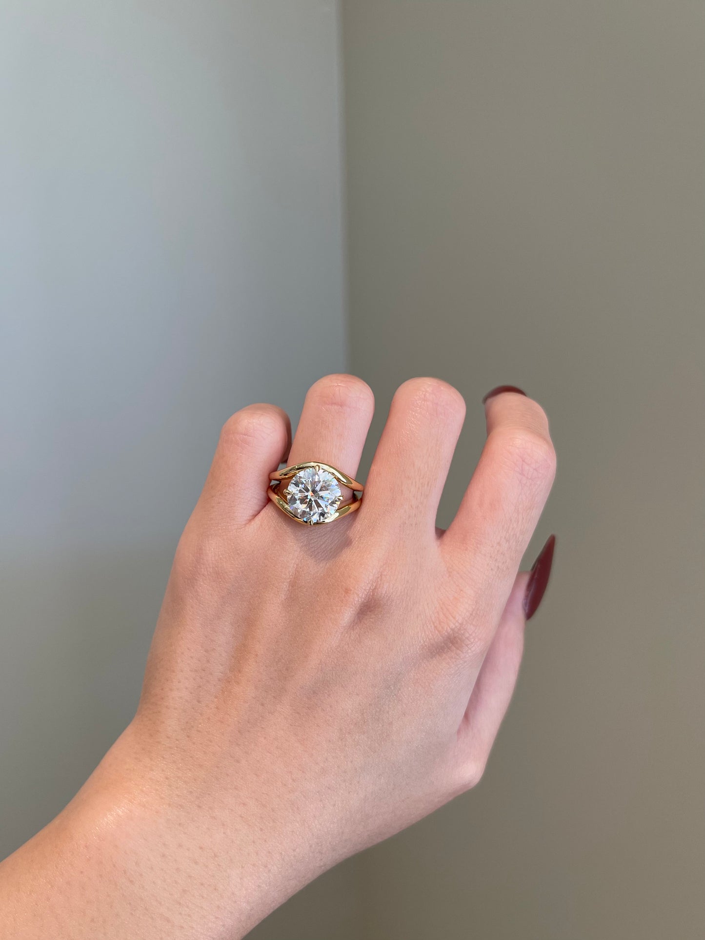 The Gianna Ring, 5 Carat, Round, Brilliant