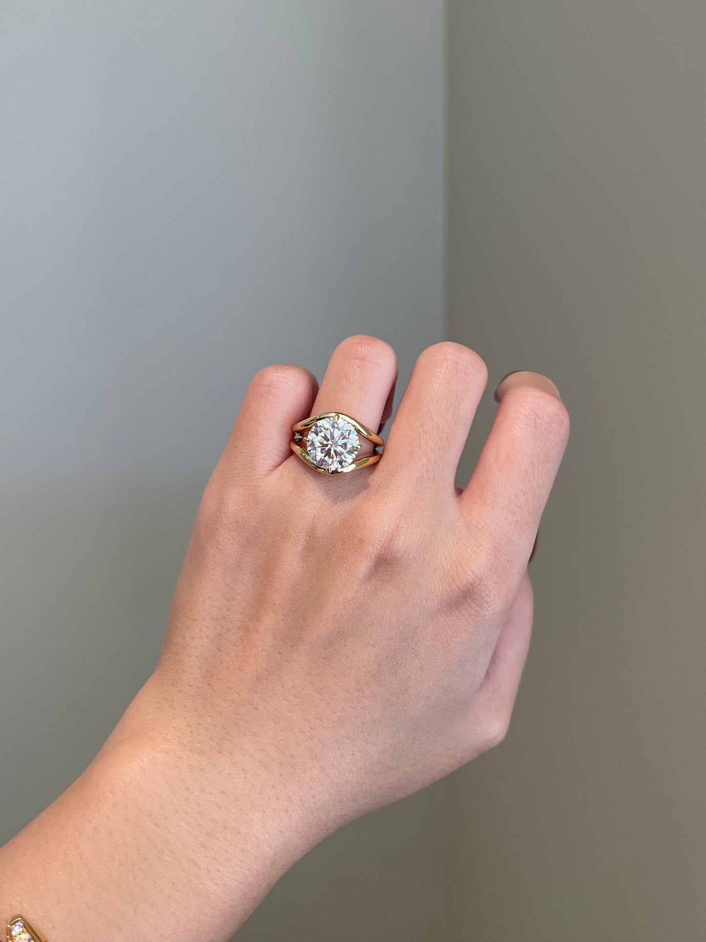 The Gianna Ring, 5 Carat, Round, Brilliant
