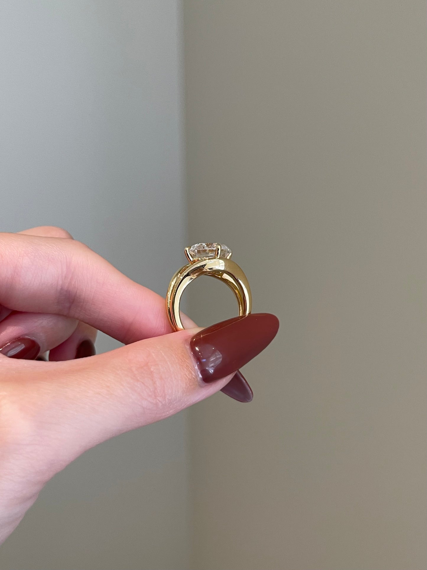 The Gianna Ring, 5 Carat, Round, Brilliant