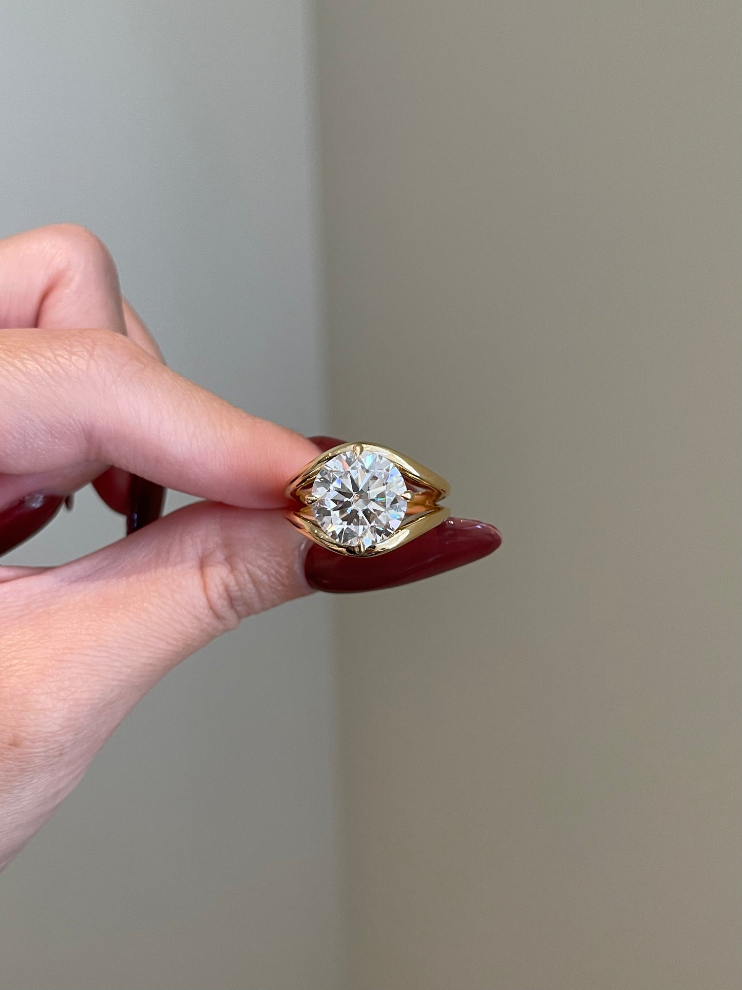 The Gianna Ring, 5 Carat, Round, Brilliant