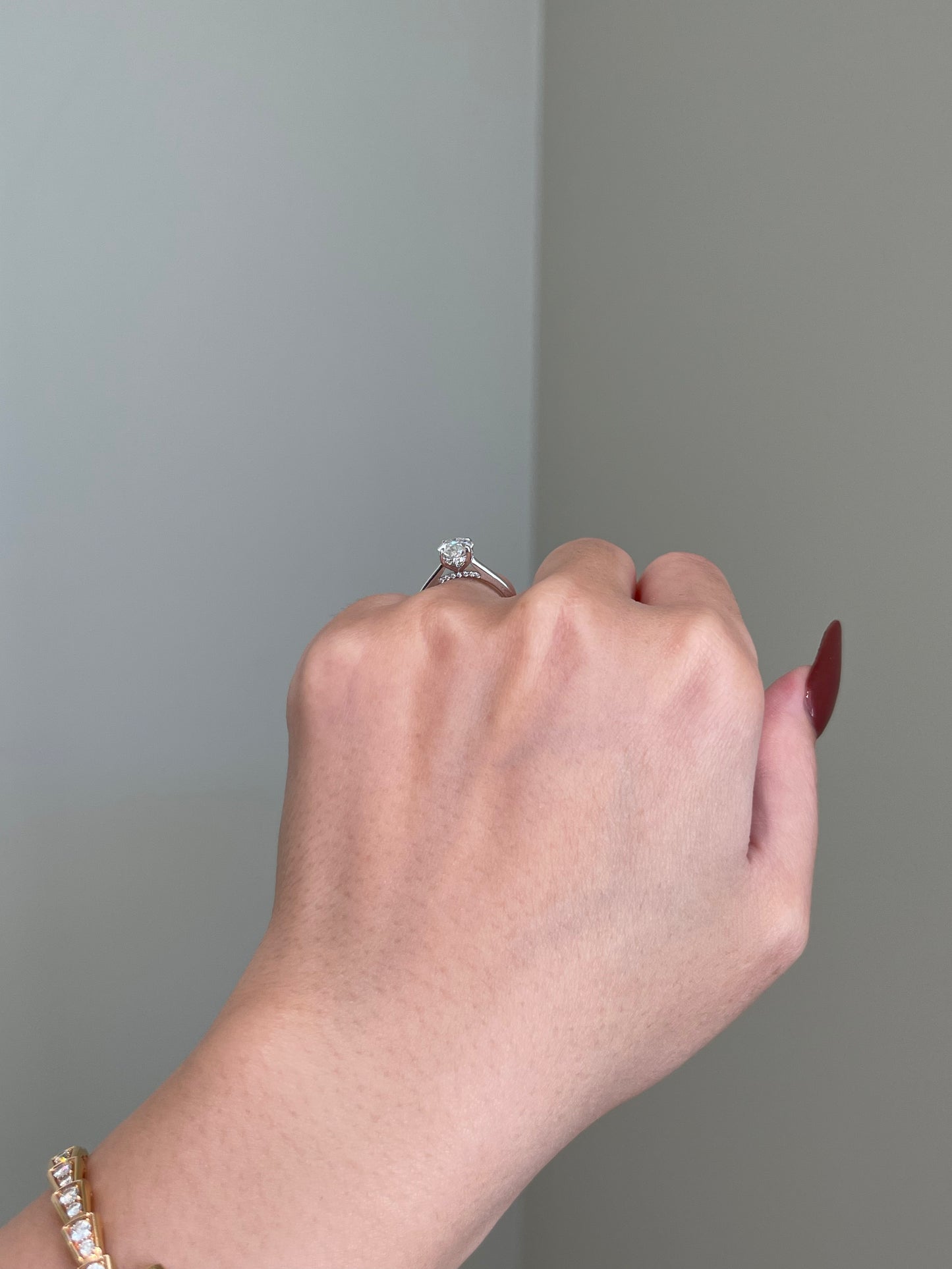 The Isla Ring, 1.5 Carat, Oval, Crushed Ice Hybrid