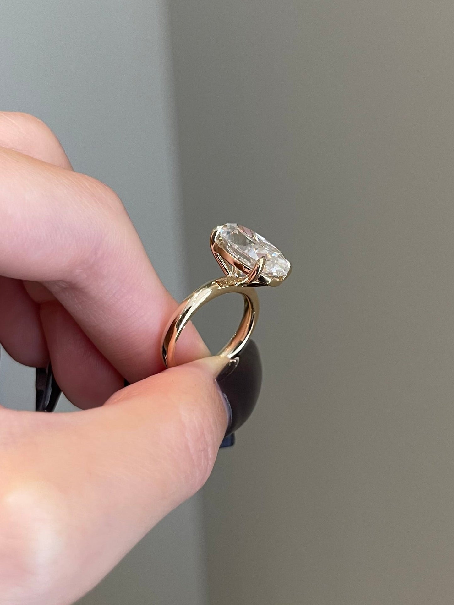 Hybird Oval Moissanite, Gallery Rail, 3mm Solitaire