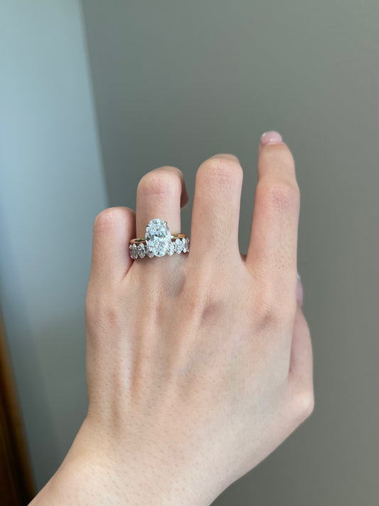 The Rosé Wedding Band, 0.3 Carat, Oval, Brilliant