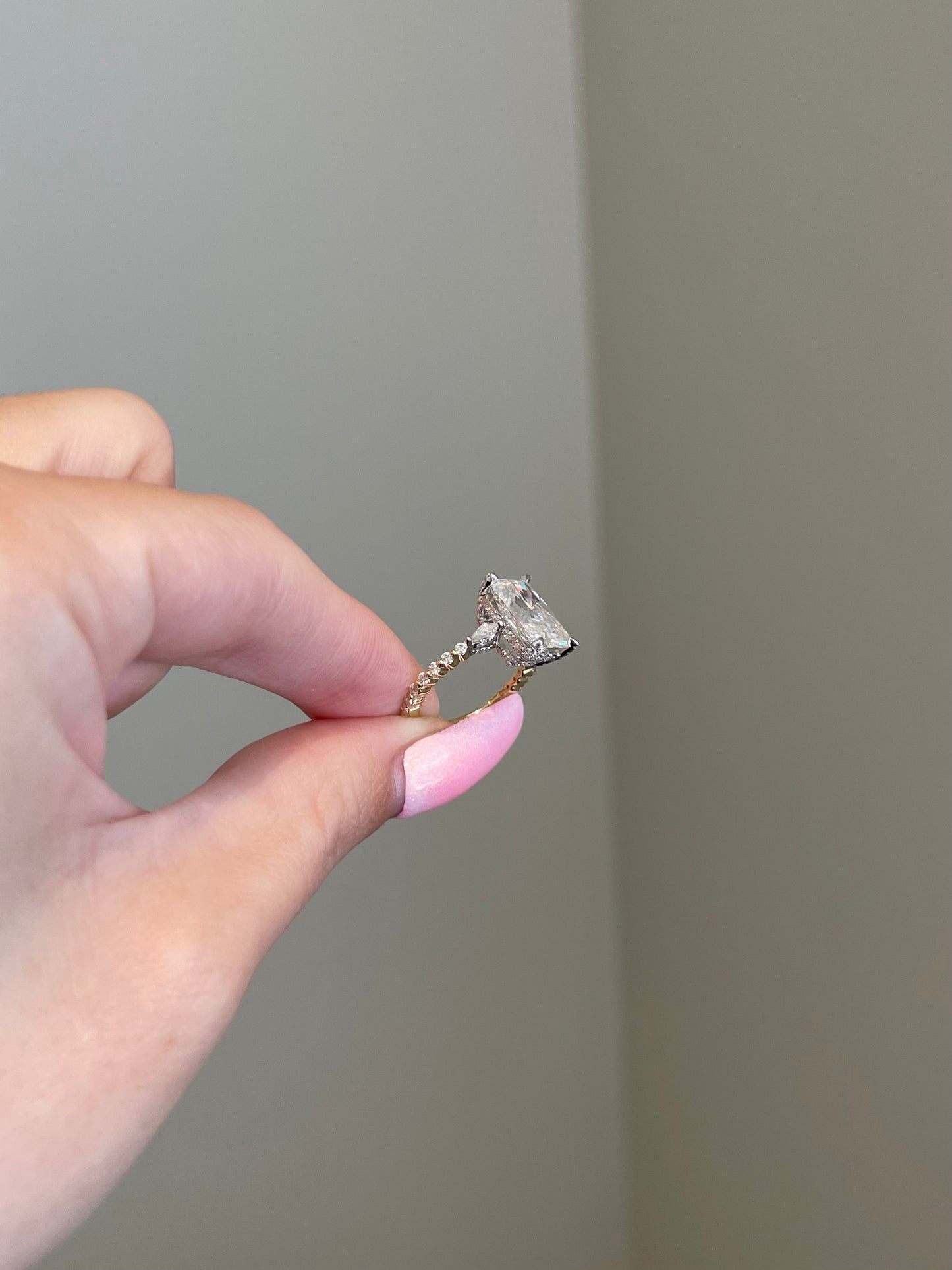 The Evelyn Ring, 4 Carat, Radiant, Brilliant