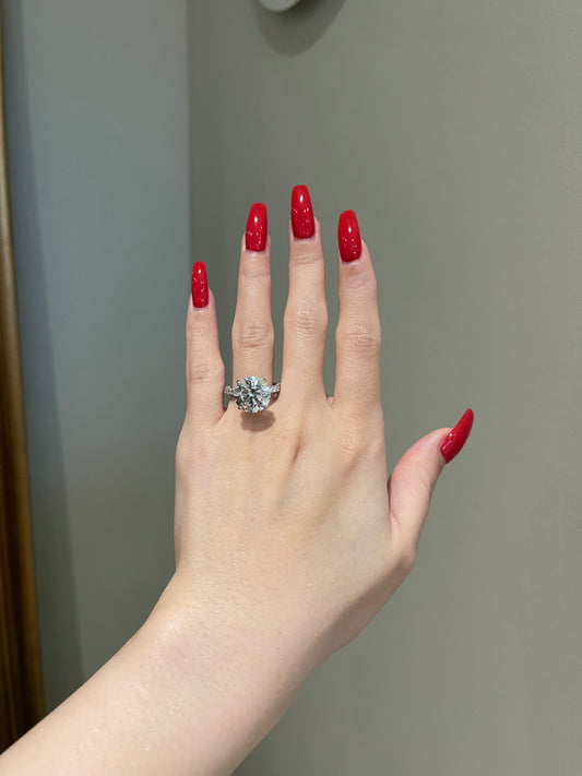 The SHY Signature Ring, 6 Carat, Round, Brilliant