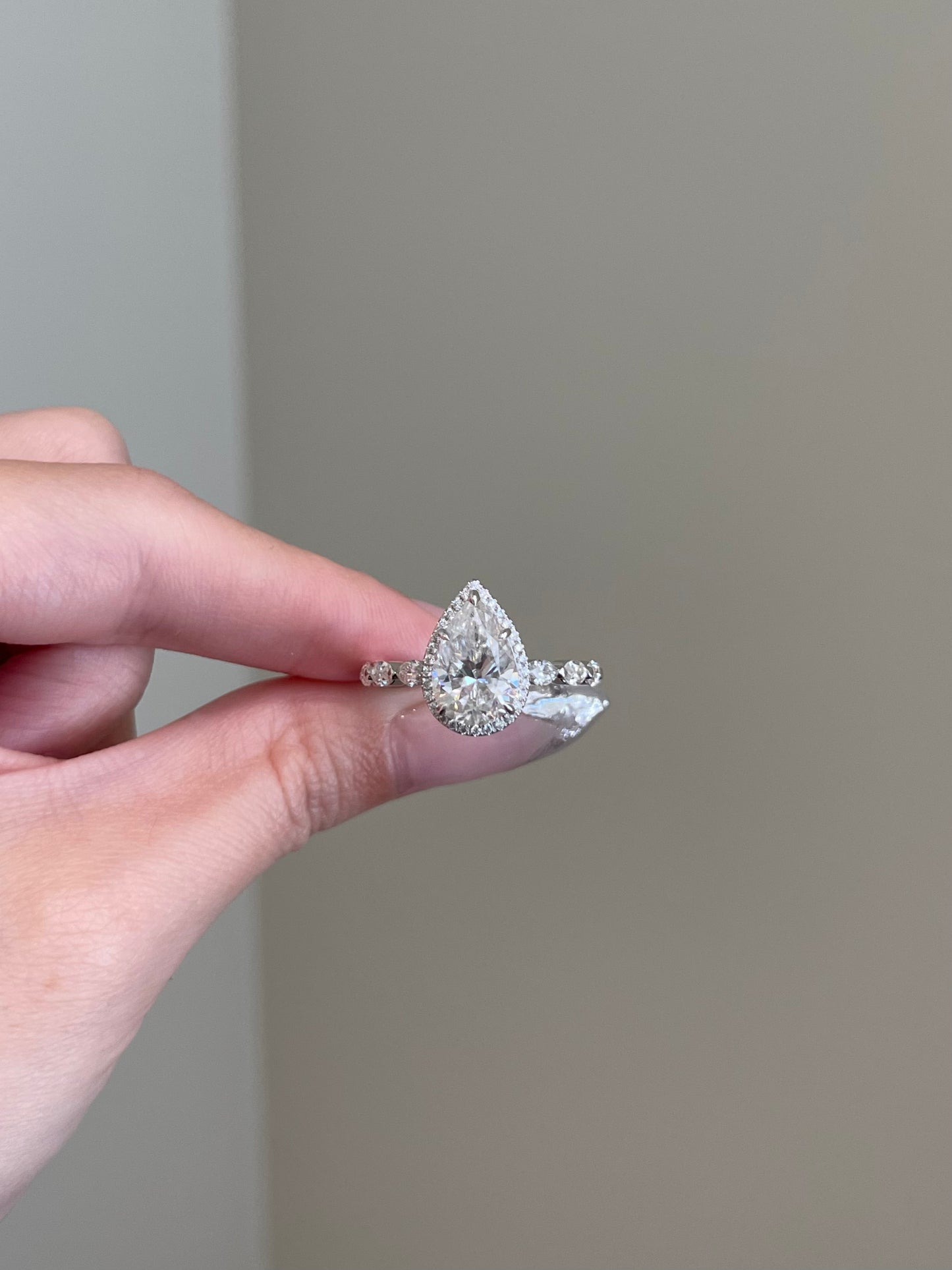 The Phoebe Ring, 3 Carat, Pear, Brilliant
