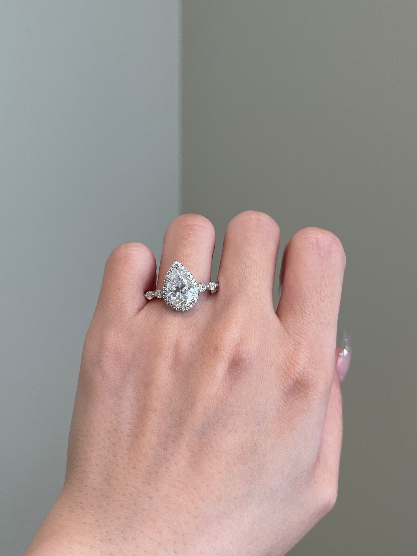 The Phoebe Ring, 3 Carat, Pear, Brilliant