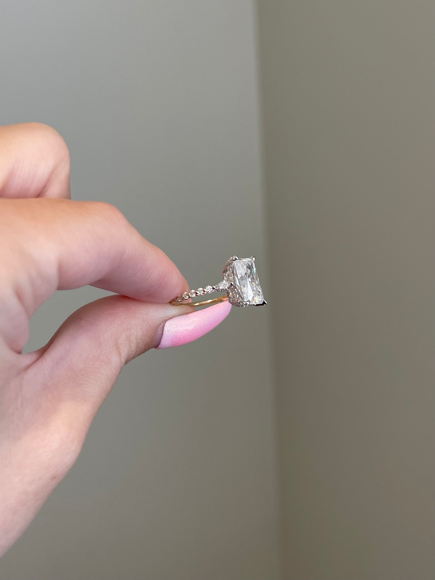 The Evelyn Ring, 4 Carat, Radiant, Brilliant