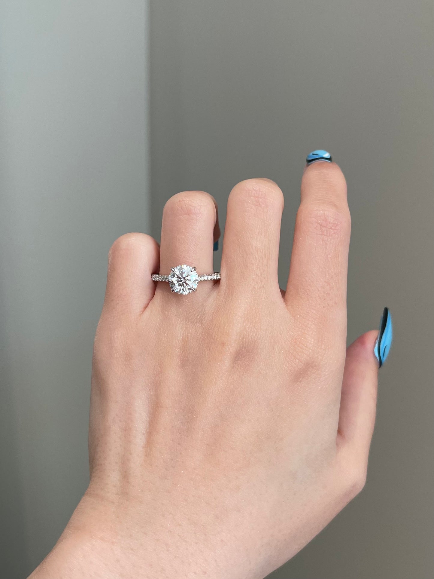 The Lavia Ring, 2 Carat, Round, Brilliant