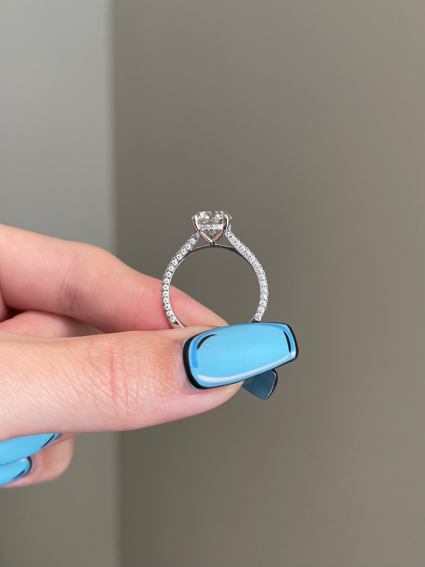 The Lavia Ring, 2 Carat, Round, Brilliant