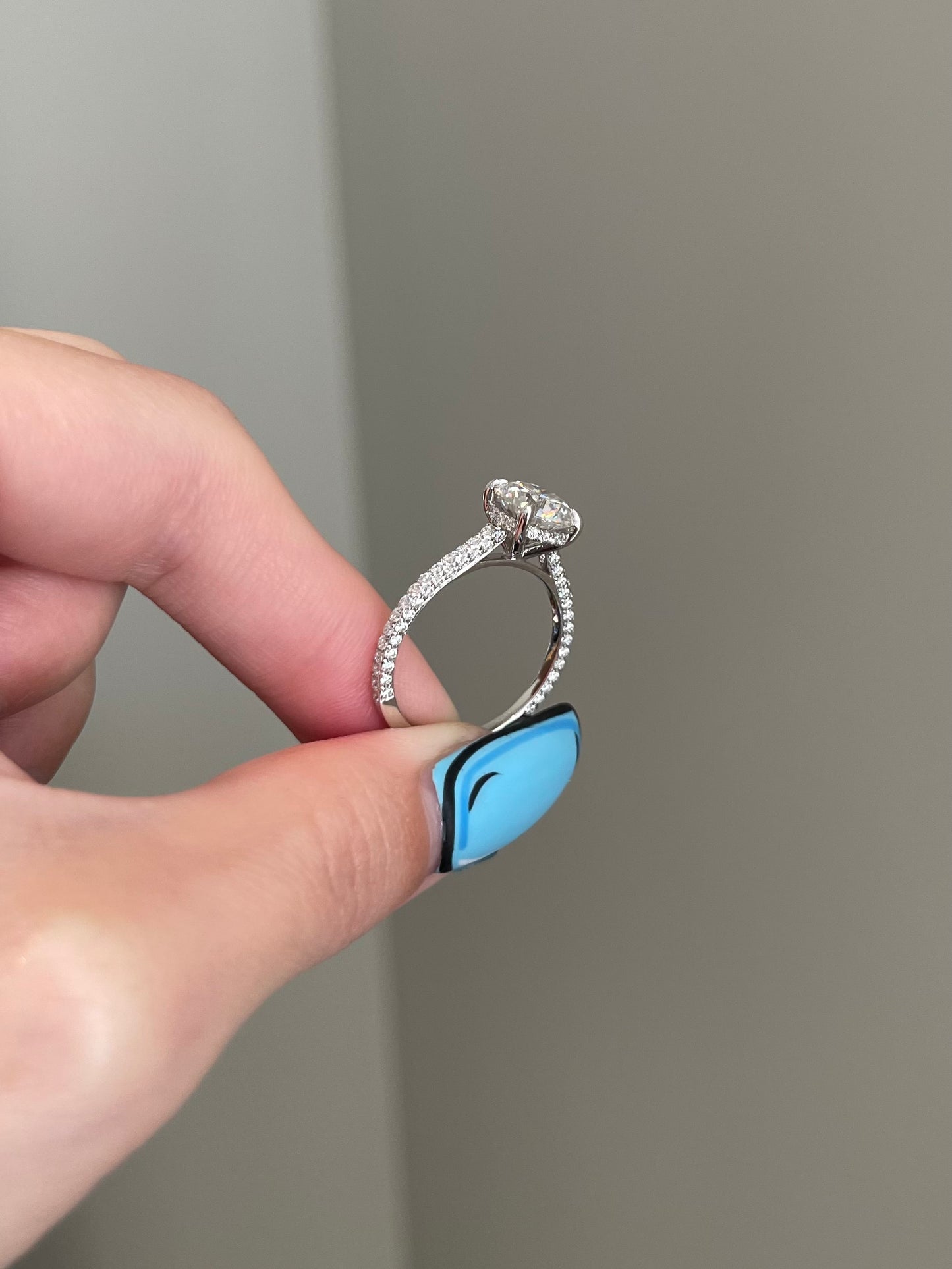 The Lavia Ring, 2 Carat, Round, Brilliant