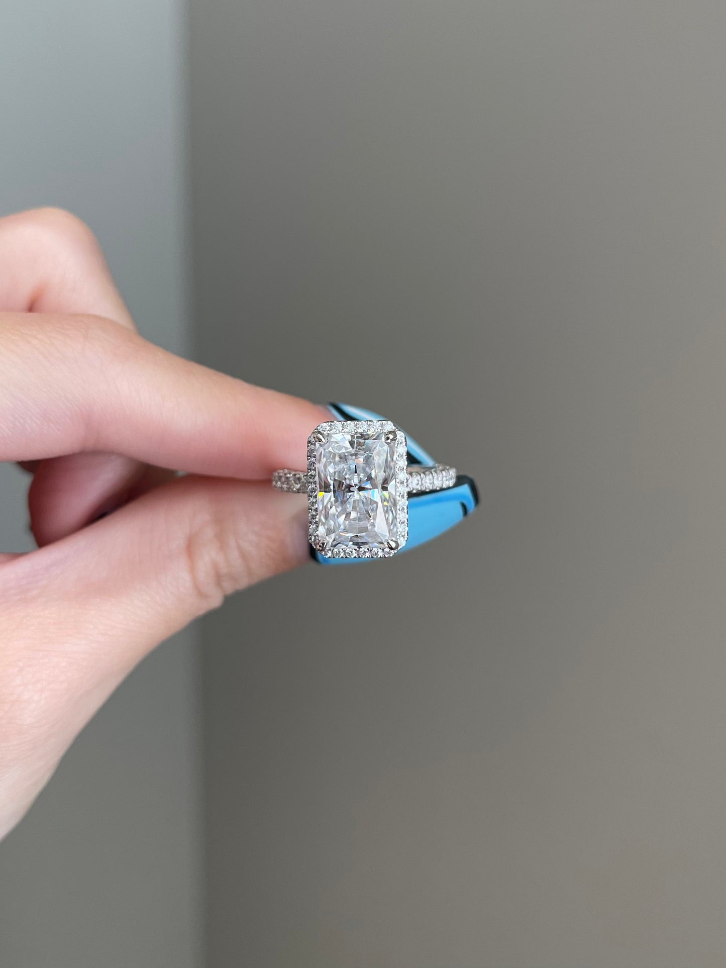 The SHY Ring, 6 Carat, Radiant, Crushed Ice