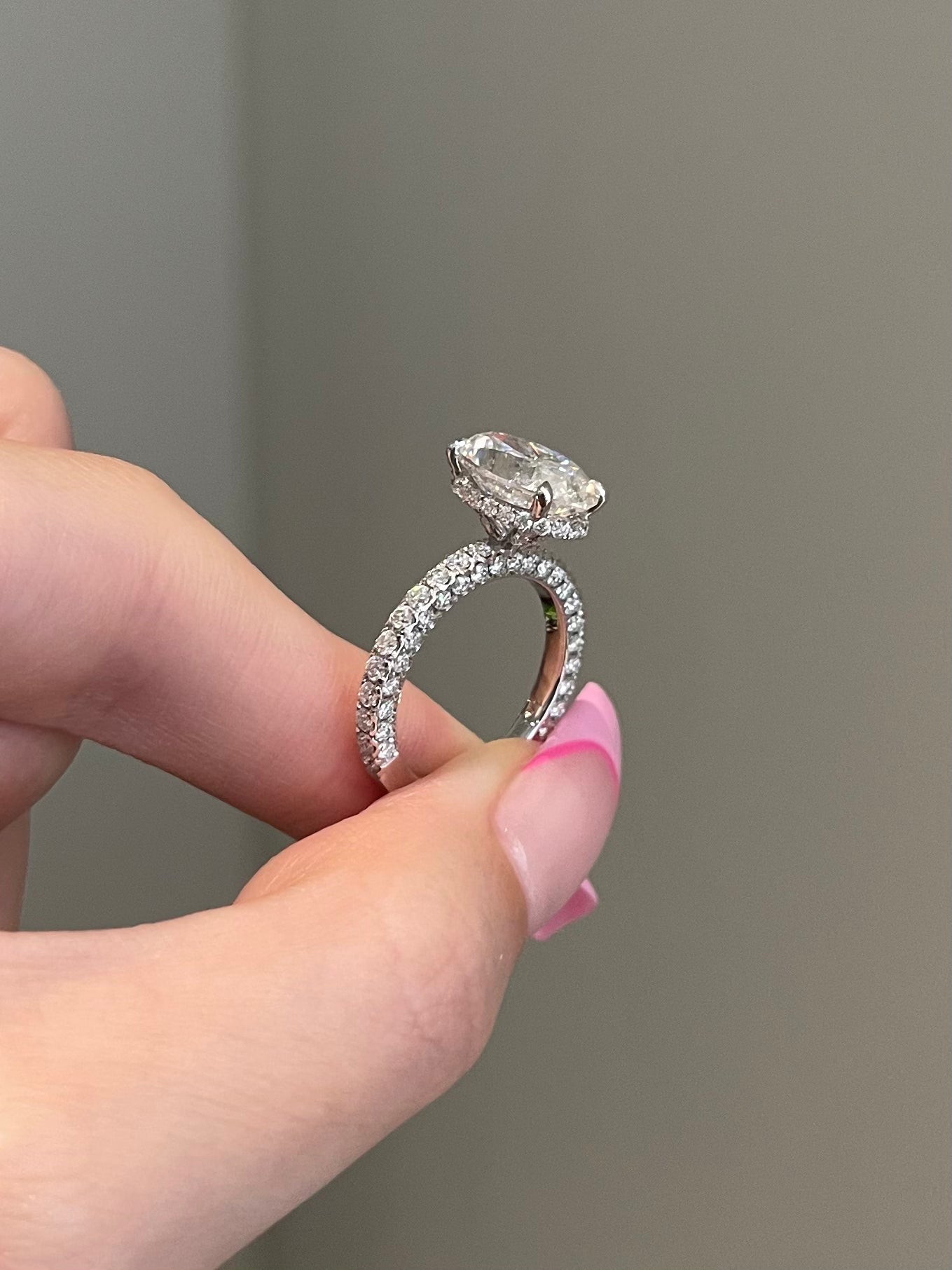 The SHY Signature Ring, 4 Carat, Oval, Crushed Ice Hybrid