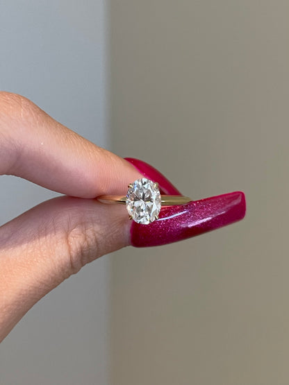 Brilliant Oval Moissanite, 4-Prong, Knife Edge Solitaire