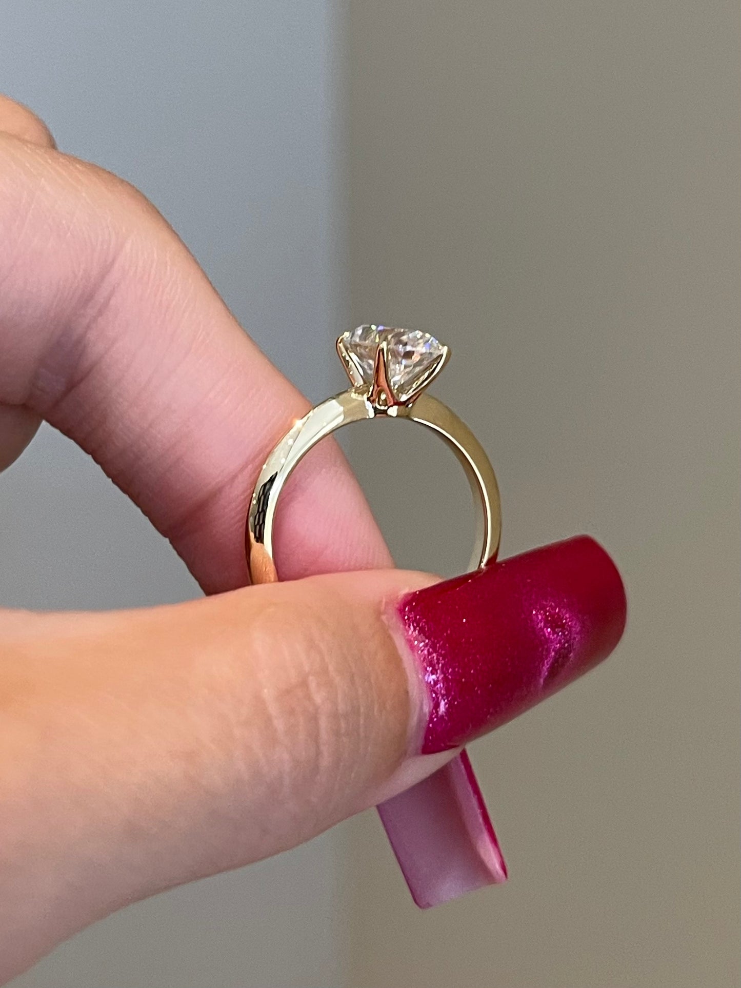 Brilliant Oval Moissanite, 4-Prong, Knife Edge Solitaire