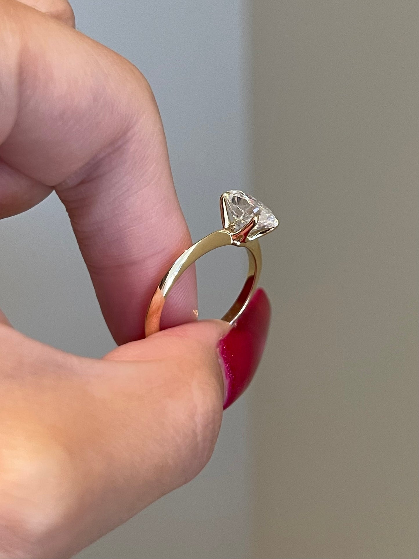 Brilliant Oval Moissanite, 4-Prong, Knife Edge Solitaire