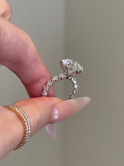 Brilliant Round Moissanite, 6-Prong Shared Prong Pavé