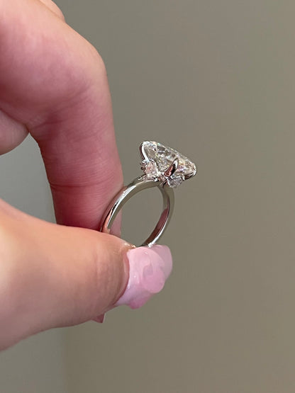 Brilliant Oval Moissanite, Hidden Halo, Solitaire