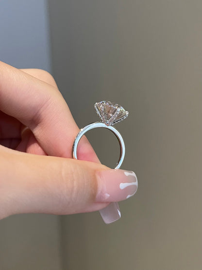 The Elsa Ring, 5.5 Carat, Round, Brilliant