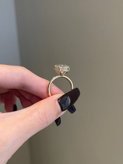 The Selena Ring, 5 Carat, Oval, Brilliant