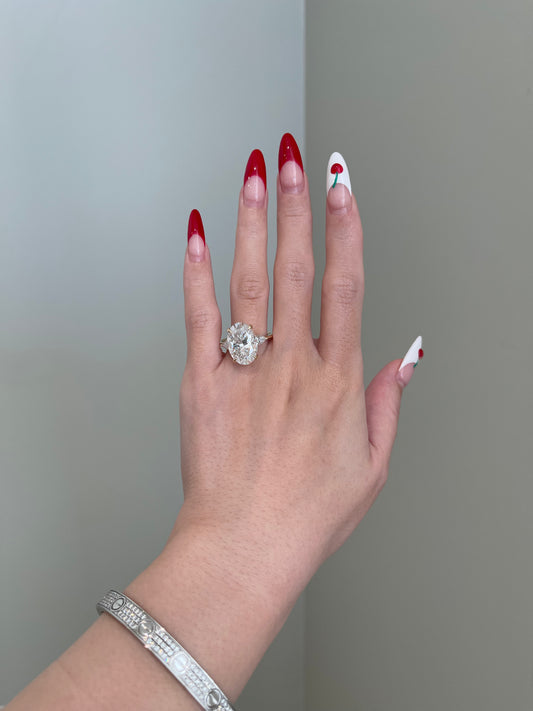 The Evelyn Ring, 10 Carat, Oval, Crushed Ice Hybrid, 3-Stone