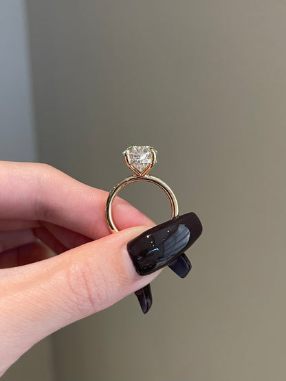 The Selena Ring, 5 Carat, Oval, Brilliant