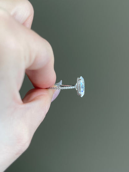The Ellie Ring, 5 Carat, Oval, Brilliant