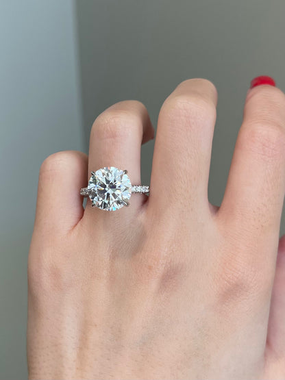 The SHY Signature Ring, 6 Carat, Round, Brilliant