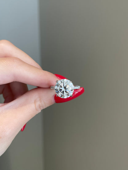 The SHY Signature Ring, 6 Carat, Round, Brilliant