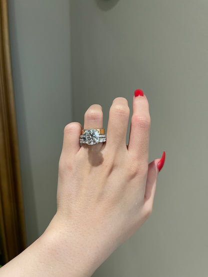 The SHY Signature Ring, 6 Carat, Round, Brilliant