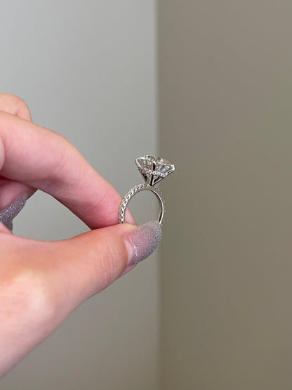 The Priscilla Ring, 6 Carat, Round, Brilliant