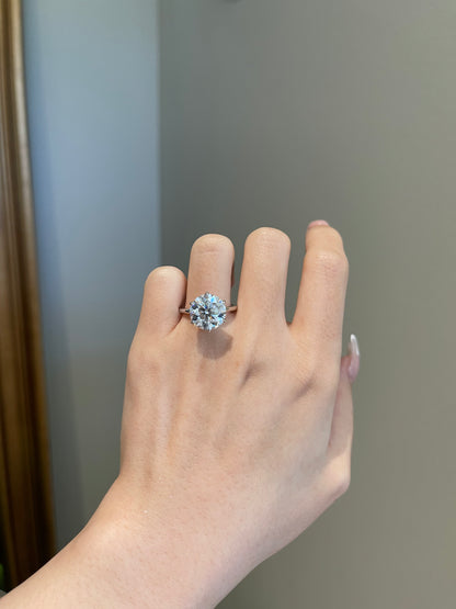 The Elsa Ring, 5.5 Carat, Round, Brilliant