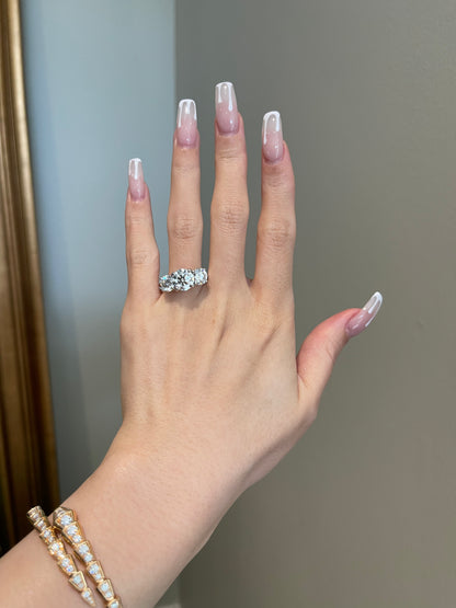 The Evelyn Ring, 2.5 Carat, Round, Brilliant, 3-Stone