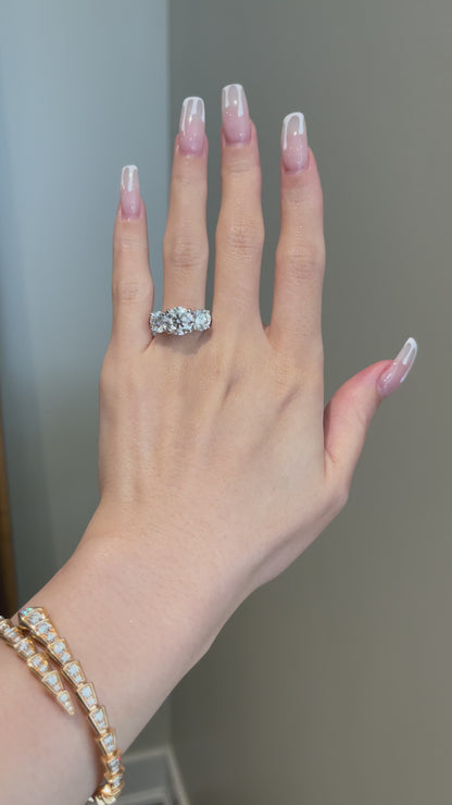 The Evelyn Ring, 2.5 Carat, Round, Brilliant, 3-Stone