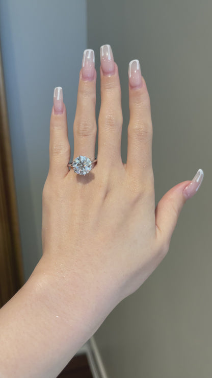 The Elsa Ring, 5.5 Carat, Round, Brilliant