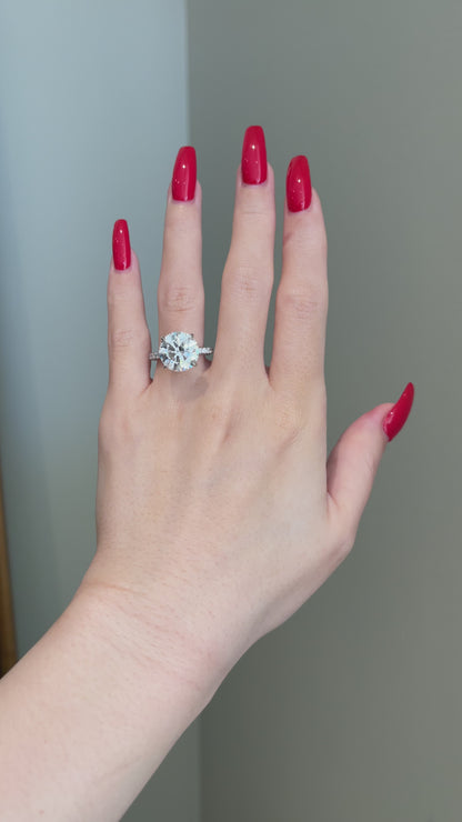 The SHY Signature Ring, 6 Carat, Round, Brilliant