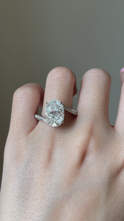 The S Signature Ring, 5 Carat, Oval, Crushed Ice Hybrid