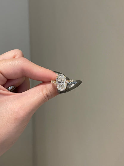 The Leanna Ring, 7 Carat, Oval, Brilliant