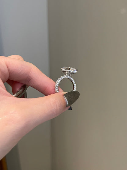The SHY Signature Ring, 7 Carat, Radiant, Brilliant