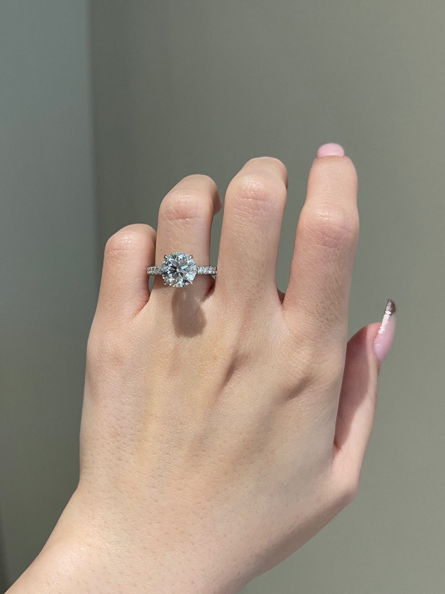 The SHY Signature Ring, 3 Carat, Round, Brilliant