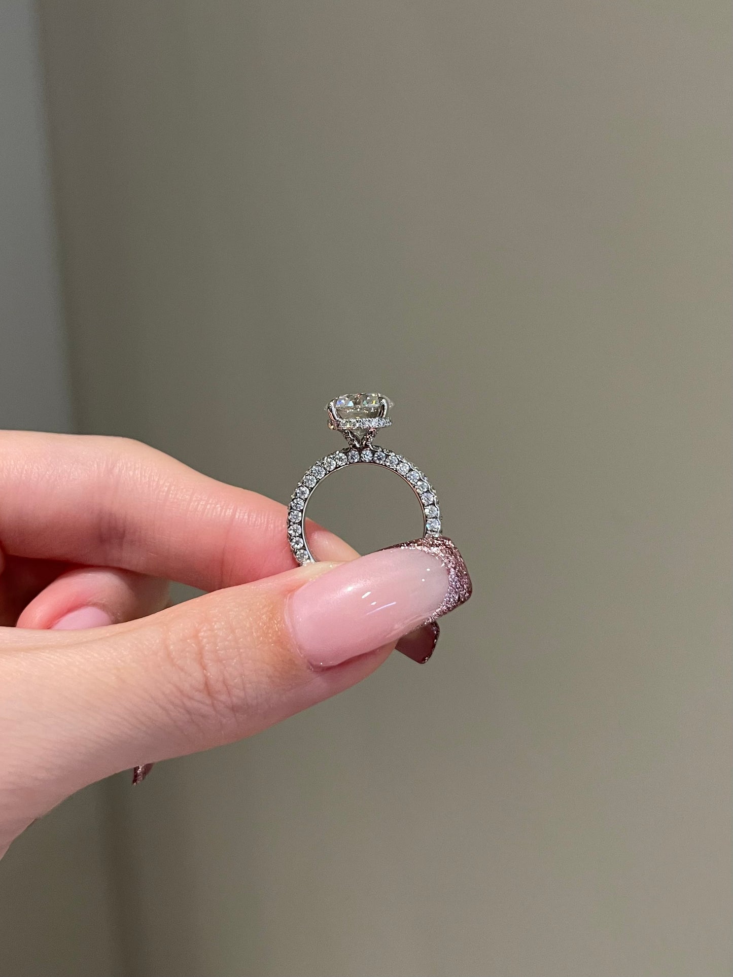 The SHY Signature Ring, 3 Carat, Round, Brilliant