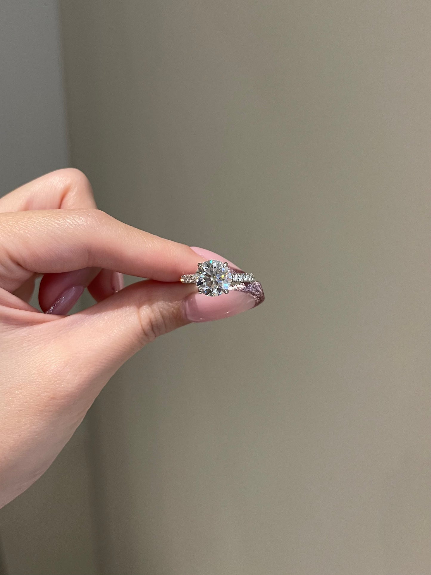The SHY Signature Ring, 3 Carat, Round, Brilliant