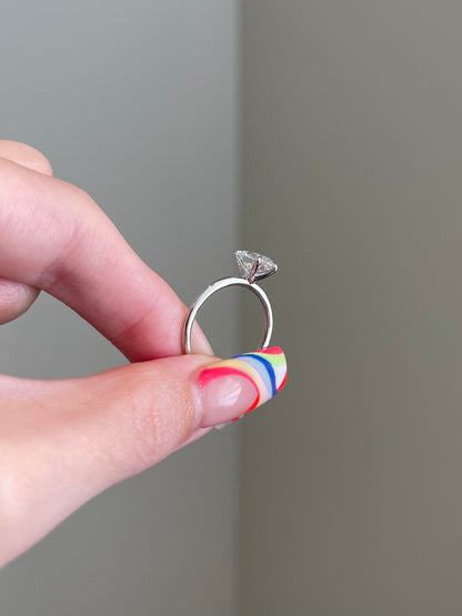 The Sandy Ring, 1.8 Carat, Oval, Brilliant