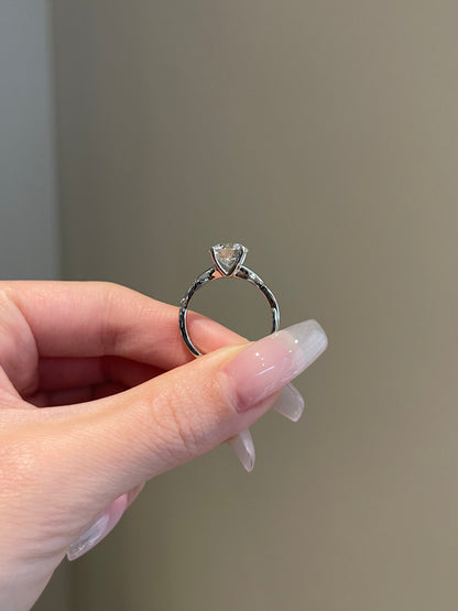 The Hazel Ring, 2.5 Carat, Round, Brilliant