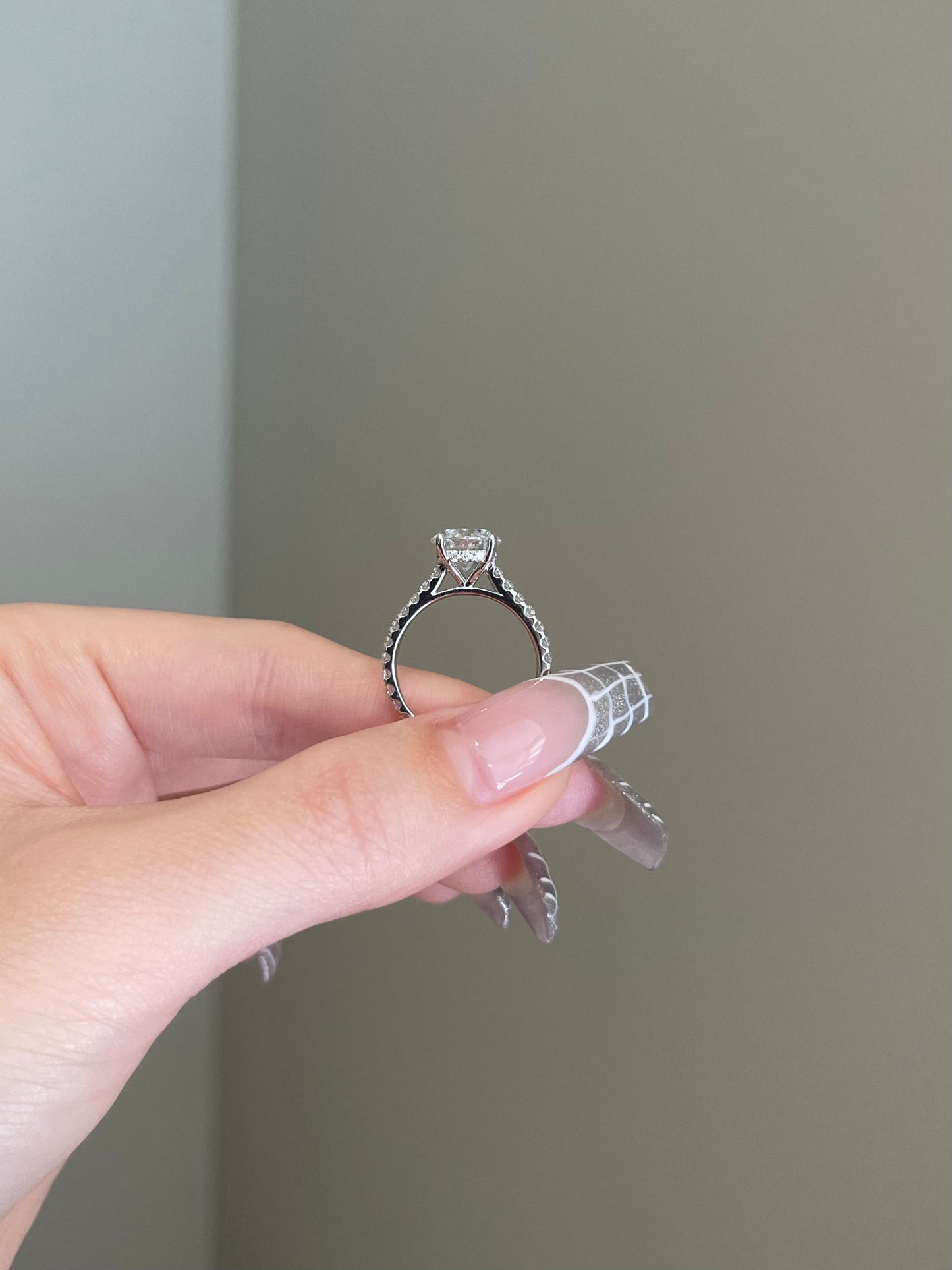 The Ellie Ring, 1.5 Carat, Round, Brilliant