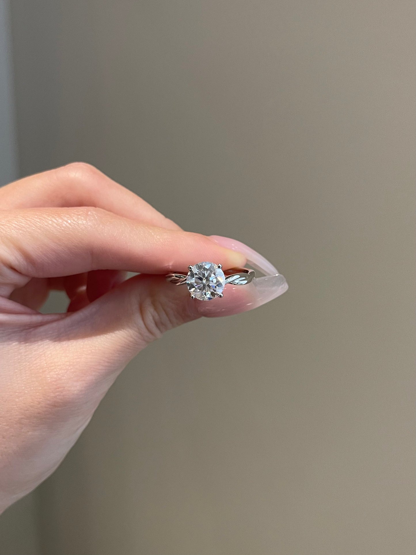 The Hazel Ring, 2.5 Carat, Round, Brilliant