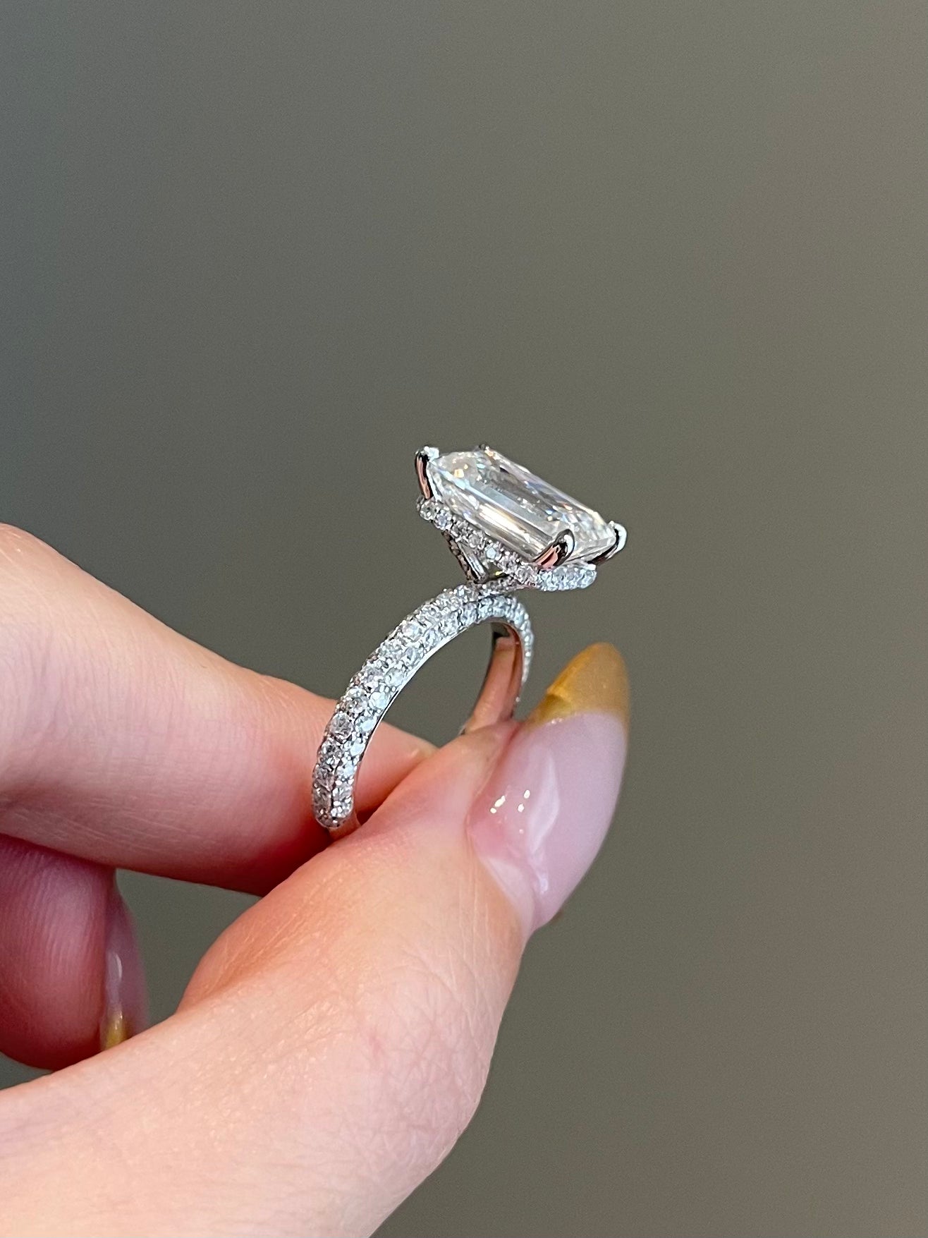 The SHY Signature Ring, 4 Carat, Emerald, Step Cut