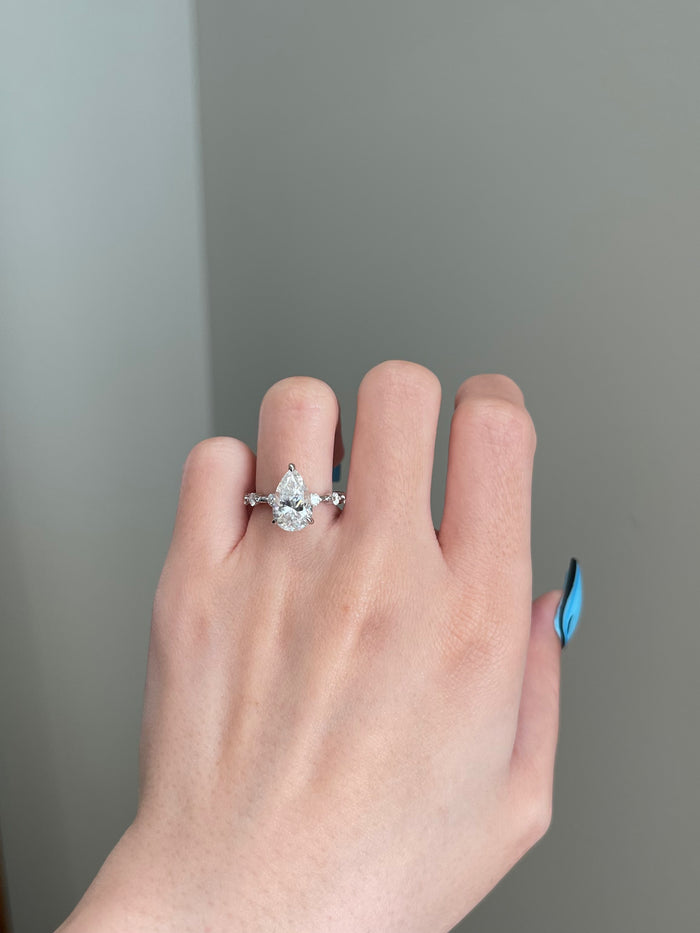 2.5 carat hot sale pear engagement ring