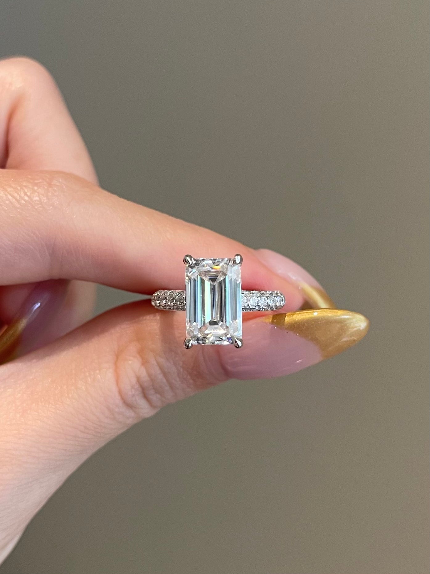 The SHY Signature Ring, 4 Carat, Emerald, Step Cut